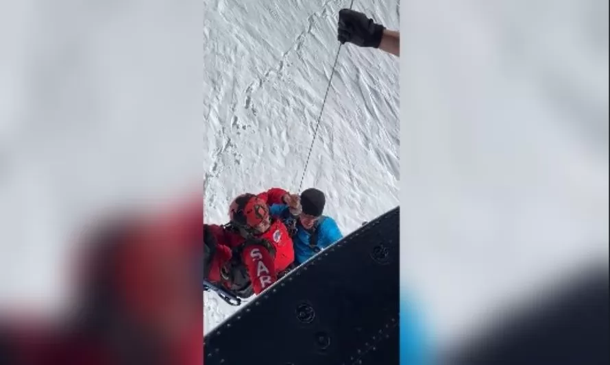 FACH rescató a dos personas en el volcán Osorno