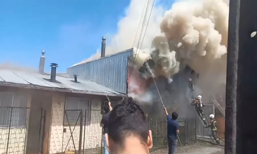 Incendios en Puerto Montt destruyeron, al menos, diez viviendas en menos de 4 horas