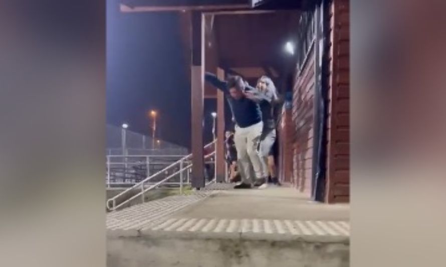 [Video] En un confuso incidente agreden a consejero regional de Los Lagos