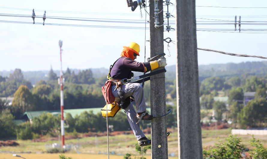 Saesa realizará trabajos y ampliación de sus redes este fin de semana en Maullín y Puerto Montt