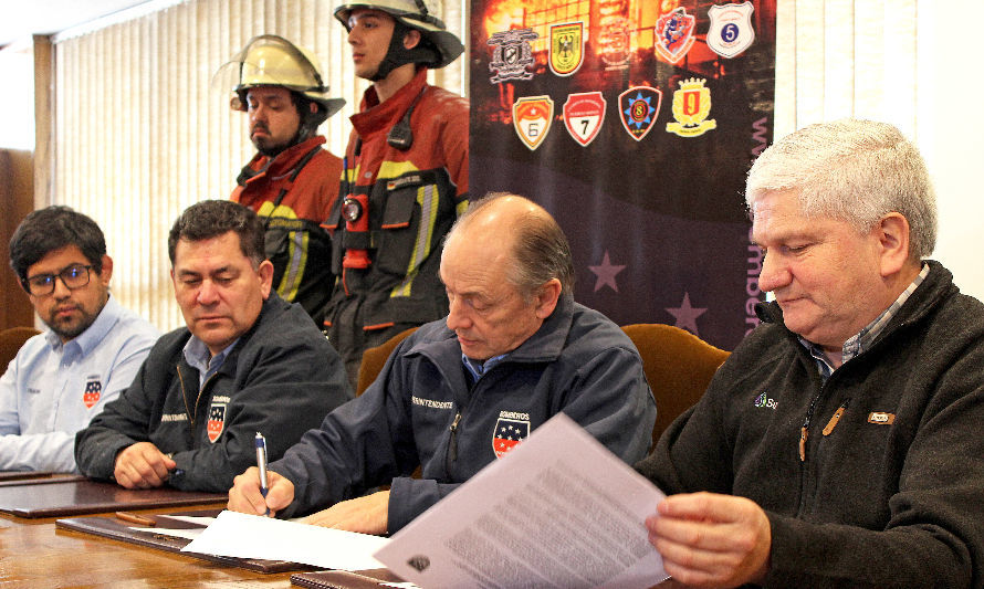 Clientes de Suralis podrán aportar a bomberos a través de la cuenta del agua