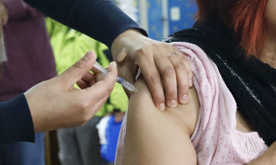 Adultos mayores de Puerto Montt son el grupo que presenta menor cobertura de vacunas contra influenza