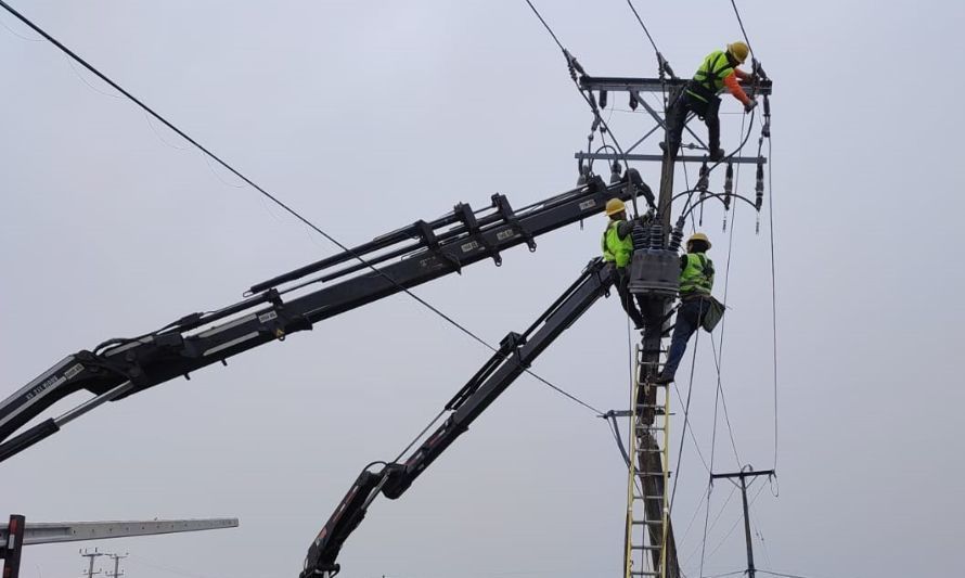 Saesa recupera suministro eléctrico para el 99% de clientes afectados por sistema frontal 