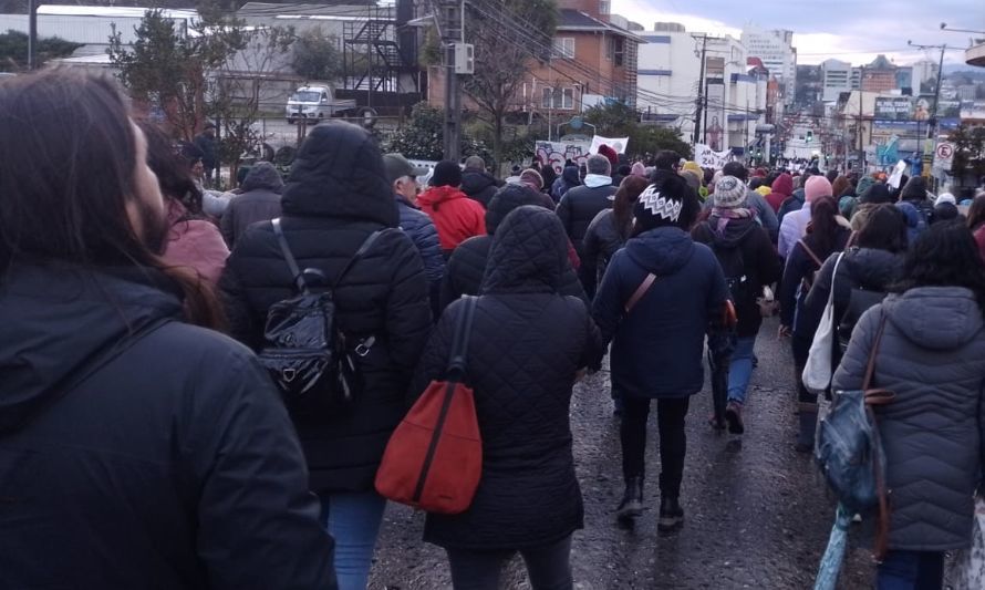 Asistentes de educación marchan en Puerto Montt