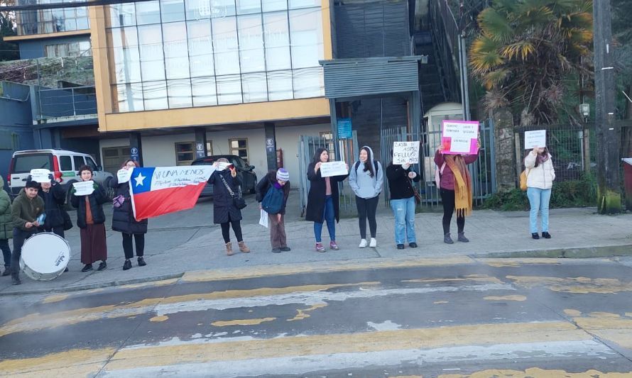 Universitarias protestan por acoso sexual  en barrio Pelluco
