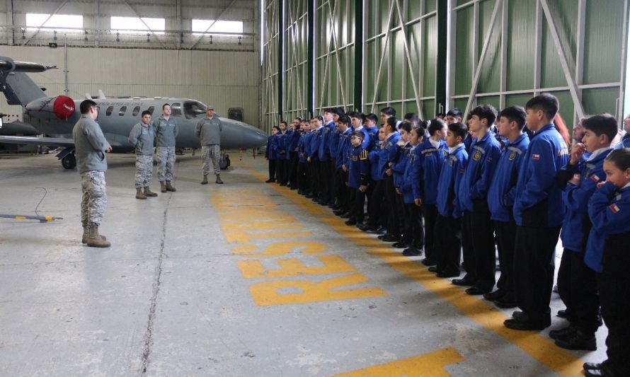 Bandas de guerra: campeones regionales visitaron dependencias de la III Brigada Aérea