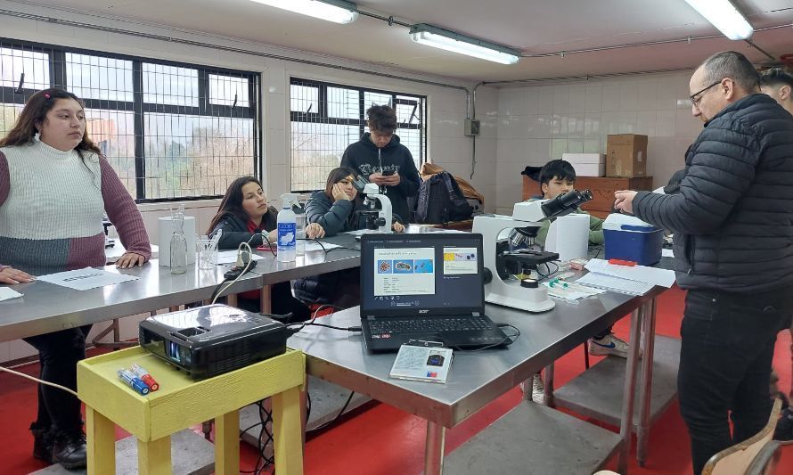 Más de 300 estudiantes de Los Lagos comenzaron capacitaciones sobre acuicultura y elaboración industrial de alimentos 