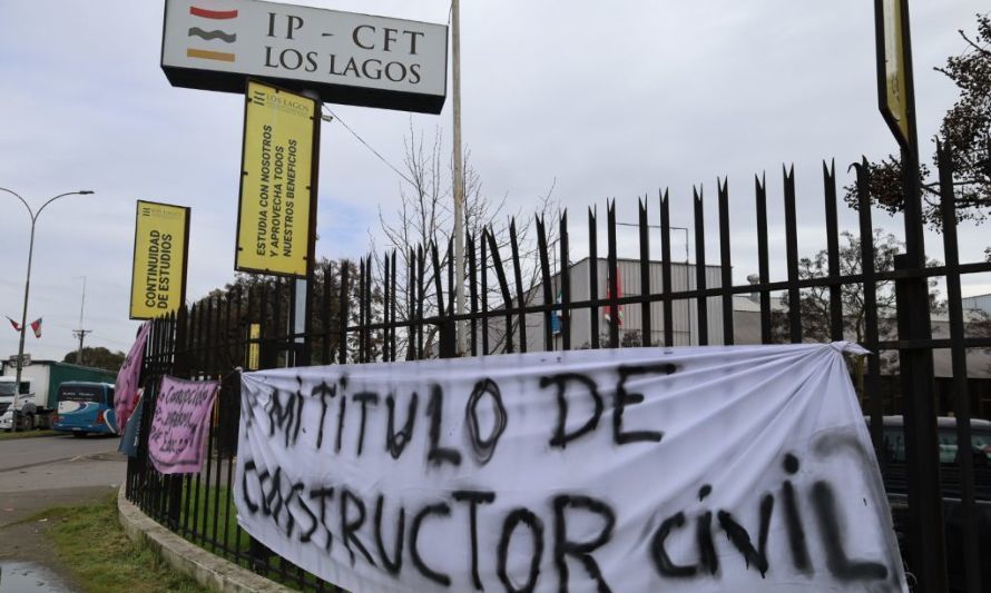 Trabajadores del CFT e Instituto Profesional Los Lagos en paro porque se les adeudan tres meses de sueldos