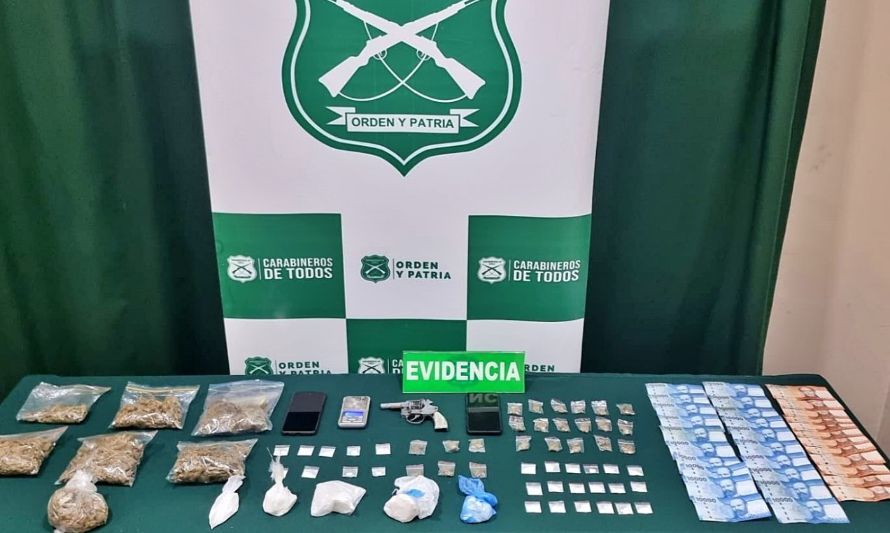 Carabineros del OS-7 detiene a 5 extranjeros por tráfico de drogas