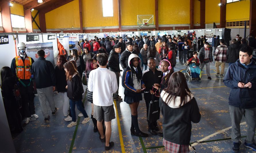 Más de 2 mil estudiantes subieron a bordo de la “Feria Laboral y Vocacional” del sector marítimo