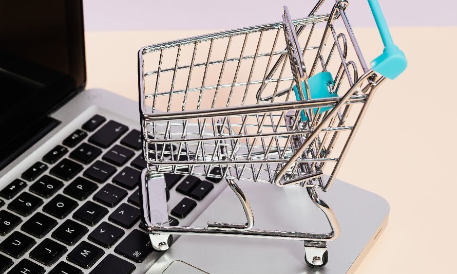 Foto de Karolina Grabowska: https://www.pexels.com/es-es/foto/ordenador-portatil-internet-compras-social-5632382/