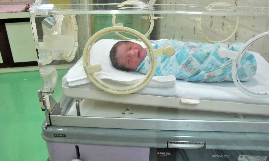 Nacer “antes de tiempo”: niños prematuros van en aumento en Chile 