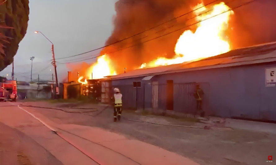 Incendio afectó tres estructuras en el sector Mirasol de Puerto Montt