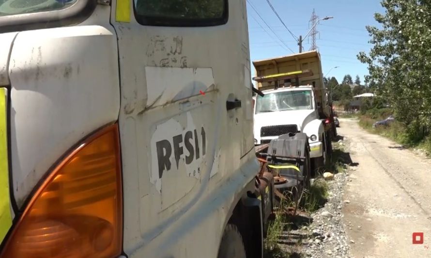 Vecinos reclaman por camiones abandonados en La Vara