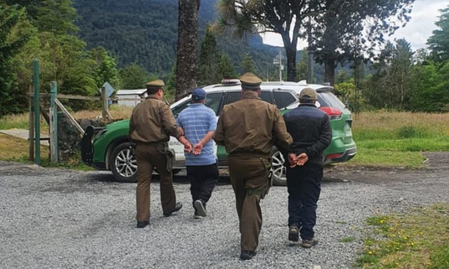 Carabineros detiene a dos hombres con orden de arresto por tala de bosque