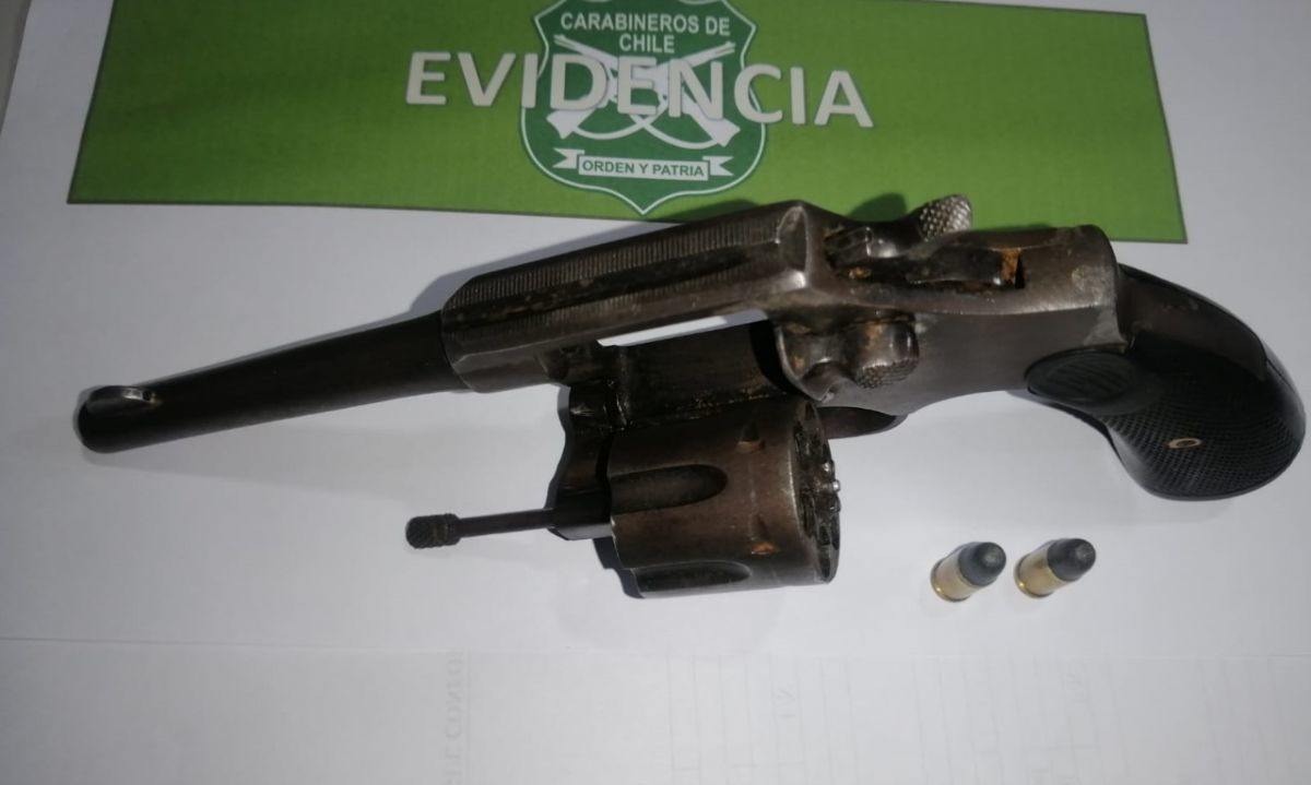 Carabineros detiene a sujeto que intentó robar panadería con revolver