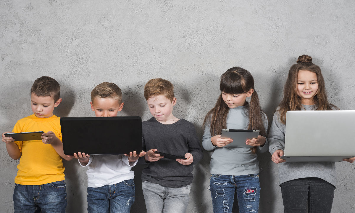 Ipsos: Siete de cada diez chilenos piensan que se deben prohibir las redes sociales a los menores de 14 años