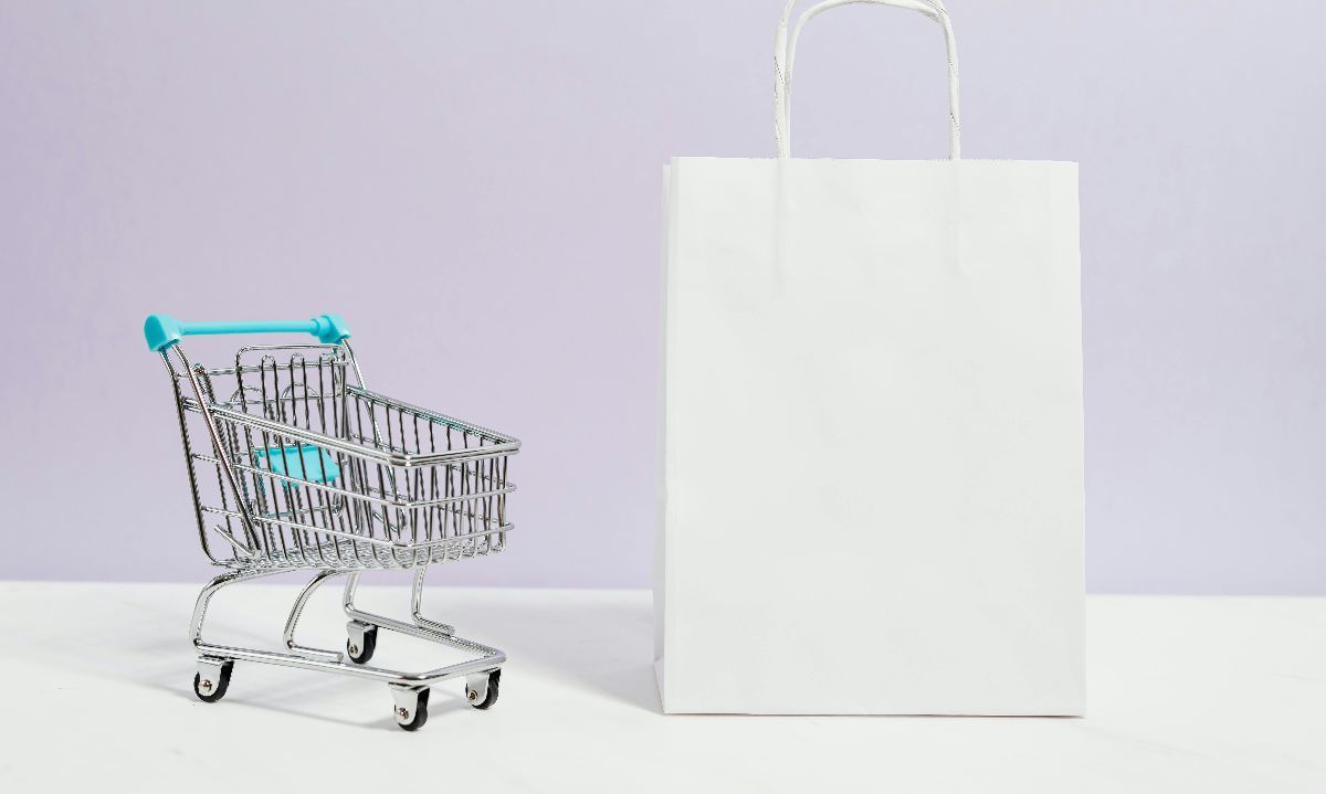 Foto de Photo By: Kaboompics.com: https://www.pexels.com/es-es/foto/mano-internet-teclado-compras-5632402/