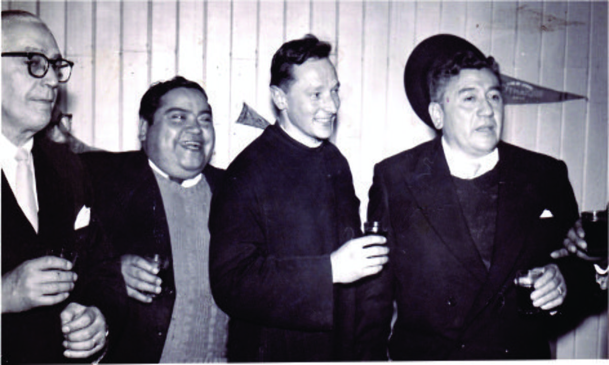Pedro Höerl, Benjamín Velásquez, el padre Bruno Predonzanni y Pedro Quintana, en Coyhaique, 1960. (Foto Grupo NLDA)