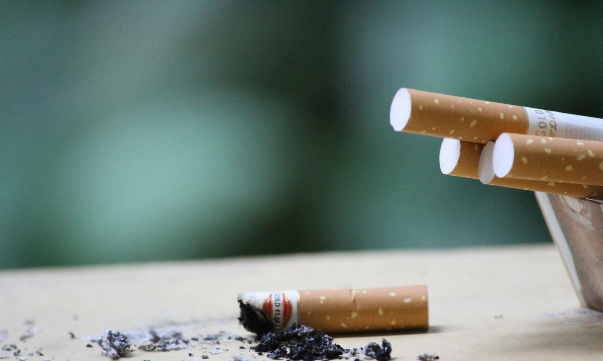 Foto de Basil MK: https://www.pexels.com/es-es/foto/foto-de-primer-plano-de-cigarrillo-247040/