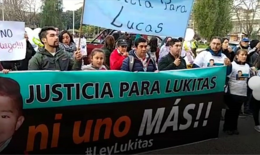 Con marcha en Entre Lagos y Osorno familia de Lucas pide justicia por muerte de su hijo
