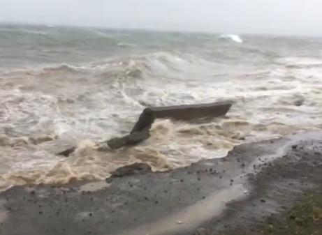 Graves daños en costanera de Queilen por marejadas